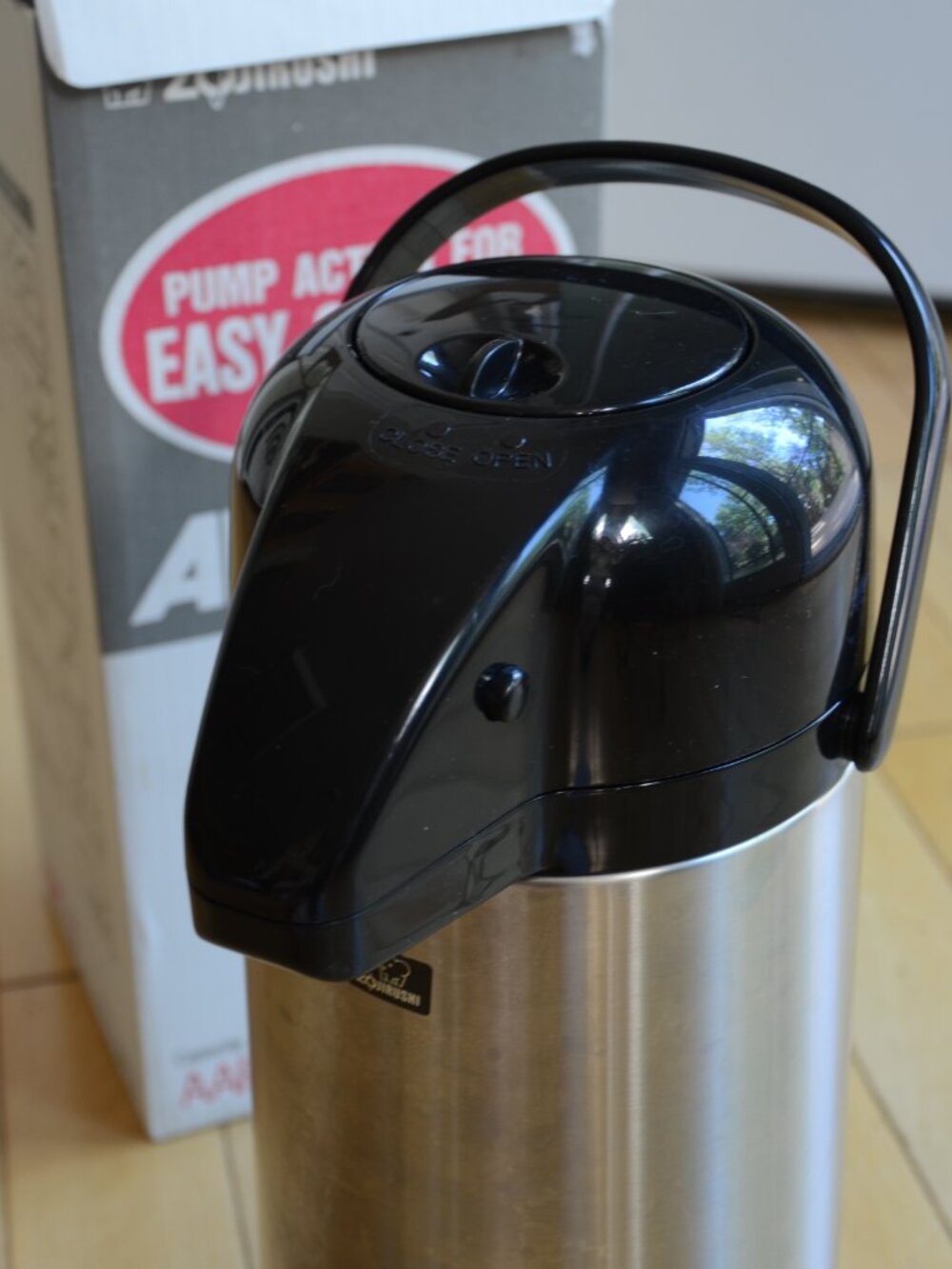 Zojirushi Air Pot Beverage Dispenser Model: AAPE-22 - Picture 4 of 12